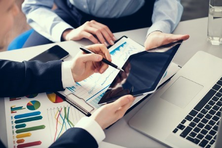 Who to Hire Between a CPA and an Accountant When Selling Your Business